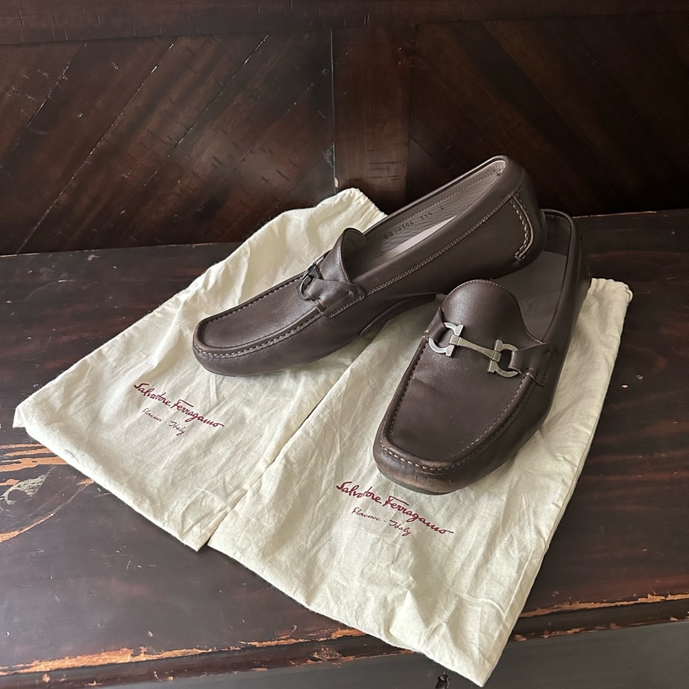 11.5 E Salvatore Ferragamo driving moccasins